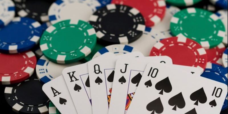 Bluff là một kỹ thuật khiến đối thủ đưa ra quyết định sai lầm